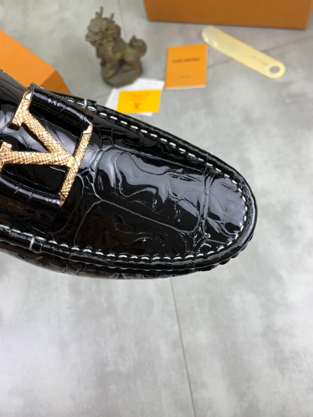 Men's men's shoes 💰P360💰【New style】🆘 🔥🆕【Louis Vuitton】LV Hong Kong high-quality beanie shoes. Loaf style for lazy people. This fabric is made of 🇮🇹 imported Italian first-layer cowhide➕full first-layer pigskin lining. The lining is more high-end. The original non-slip and wear-resistant rubber outsole is the only choice for driving. Size: 38-45. 4️⃣colors available.